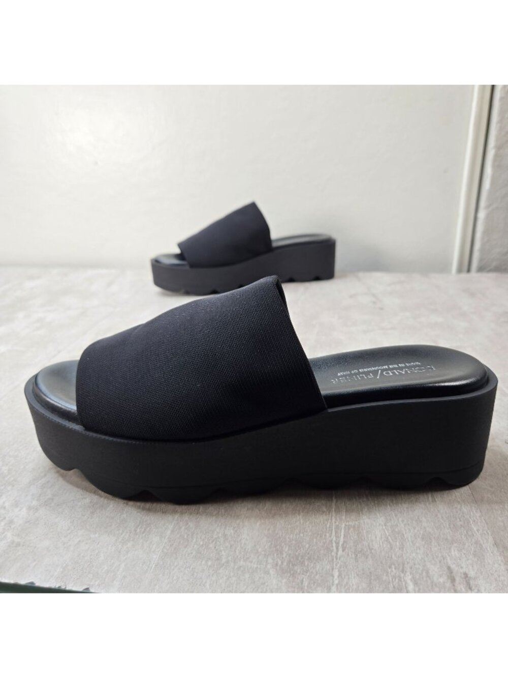 Y2K Donald J. Pliner Black Wide Strap Slide Platform Sandals Made in Italy - 8